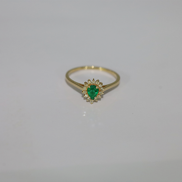 Anel de Esmeralda em Ouro 18k Cravejado com Diamantes, Lapidação gota