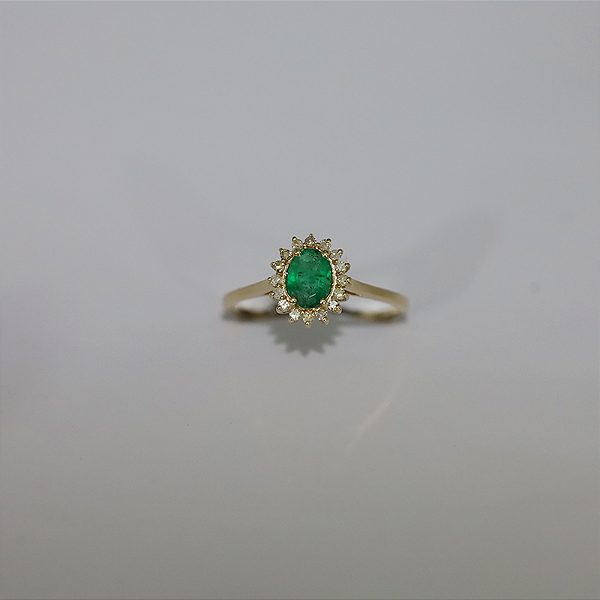 Anel de Esmeralda em Ouro 18k Cravejado com Diamantes, Lapidação oval