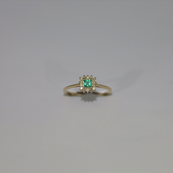 Anel de Esmeralda em Ouro 18k Cravejado com Diamantes, lapidação quadrada