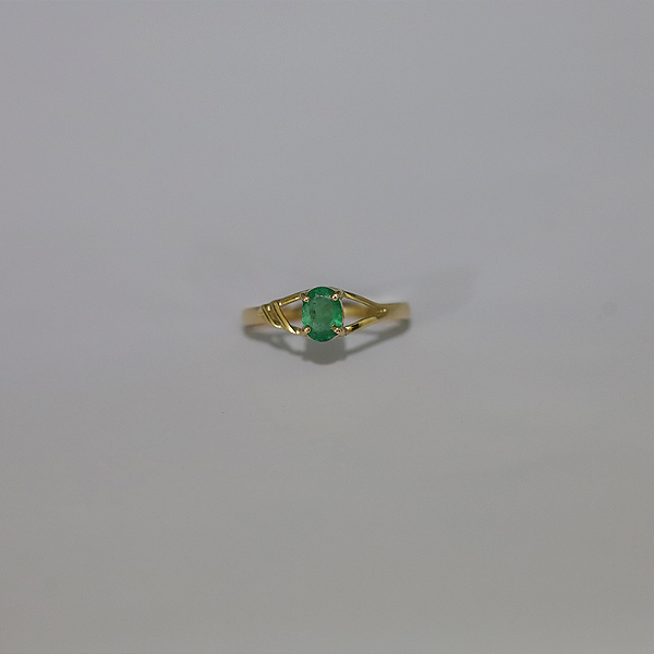 Anel de Esmeralda em Ouro 18k, lapidação oval
