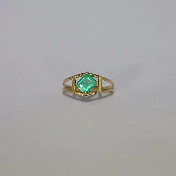 Anel de Esmeralda em Ouro 18k, lapidação retangular