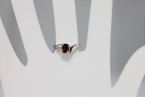 Anel de prata com granada natural