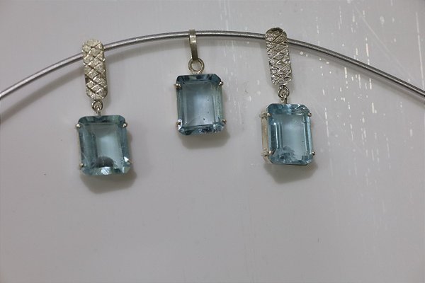 Brincos e Pingente em Prata com Topazio natural