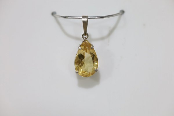 Pingente em prata com Citrino natural