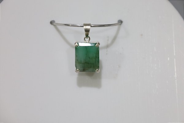 Pingente em prata com Esmeralda natural