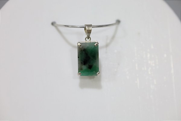 Pingente em prata com Esmeralda natural