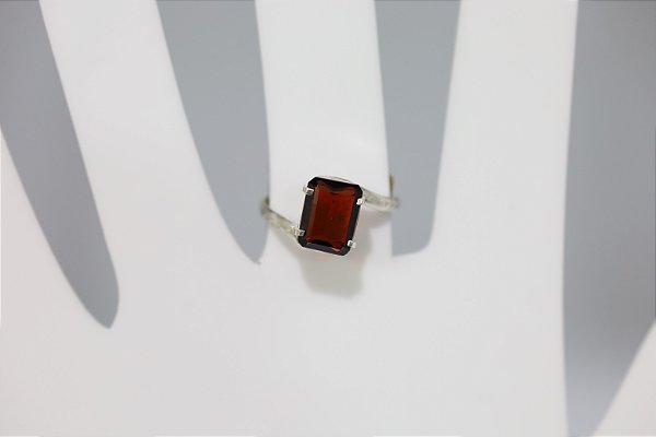 Anel de Granada natural em prata