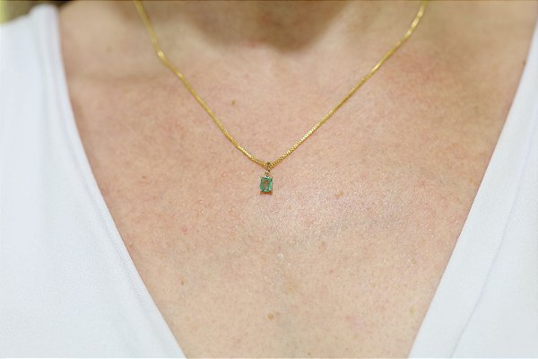 Pingente em ouro 18k com esmeralda natural