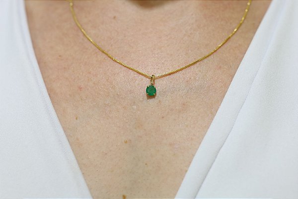 Pingente em ouro 18k com esmeralda natural