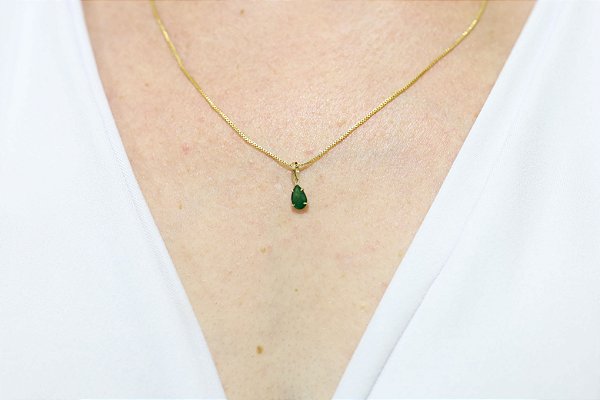 Pingente em ouro 18k com esmeralda natural
