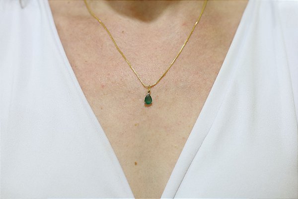 Pingente em ouro 18k com esmeralda natural