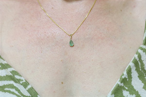 Pingente em ouro 18k com esmeralda natural