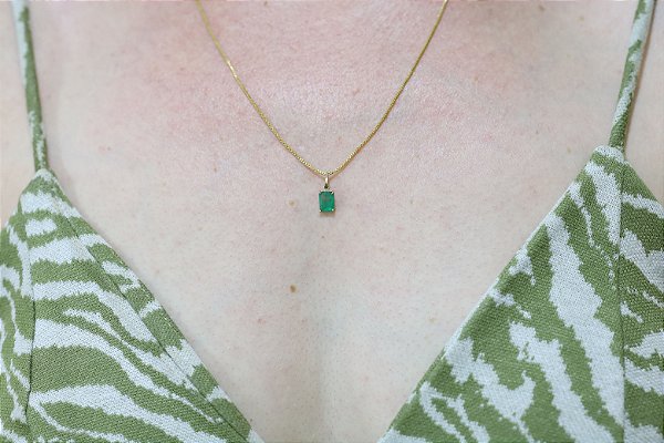 Pingente em ouro 18k com esmeralda natural