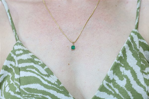 Pingente em ouro 18k com esmeralda natural