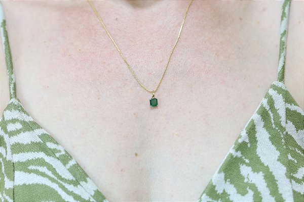 Pingente em ouro 18k com esmeralda natural