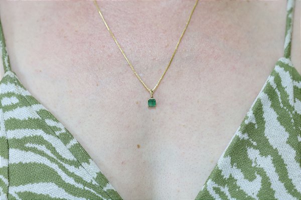 Pingente em ouro 18k com esmeralda natural