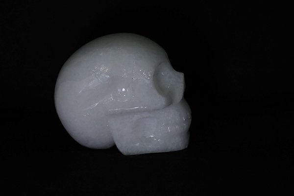 Caveira de Quartzo com 400g ALT 6cm