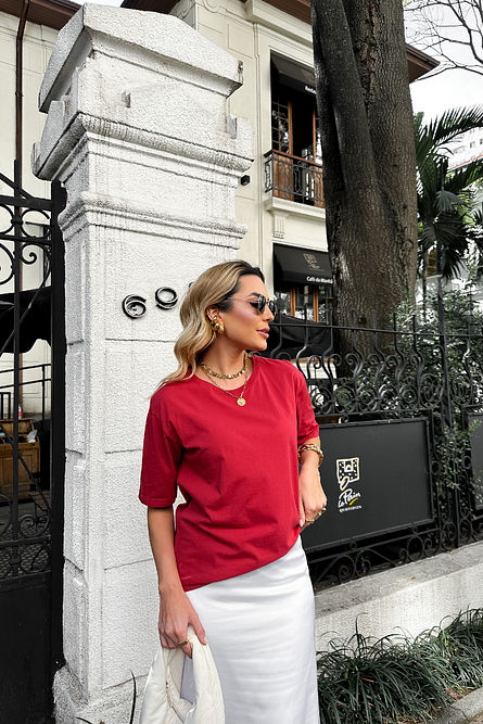 T-SHIRT PREMIUM LISA VERMELHA