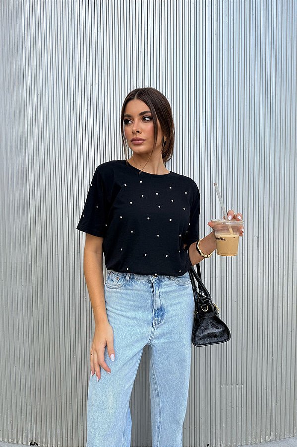 T-SHIRT PREMIUM PRETA COM STRASS