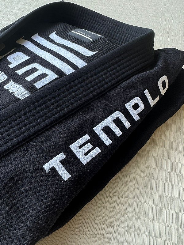 Kimono Templo Bordado Preto