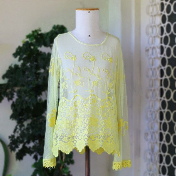 Blusa amarela rendada M