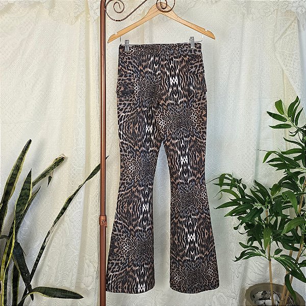 Calça bootcut animal print 36