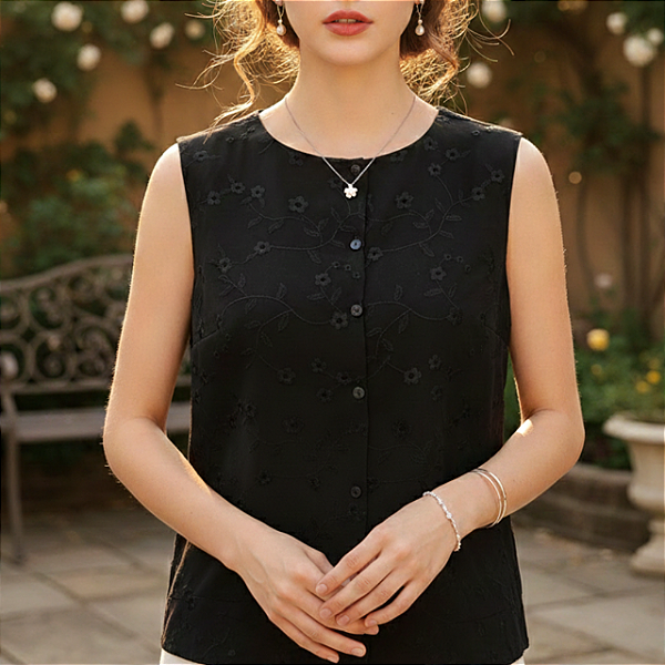 Blusa preta bordada P