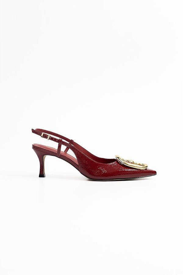 SLINGBACK VANUCIA EM VERNIZ COM ACESSÓRIO ORGÂNICO