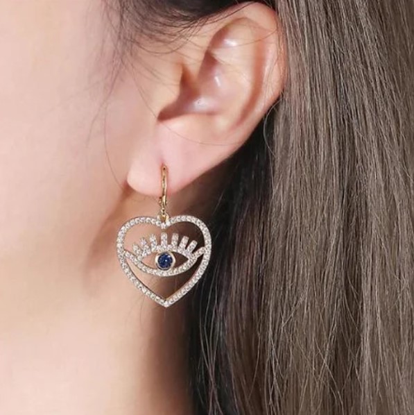 BRINCO OLHO GREGO NO CORAÇÃO