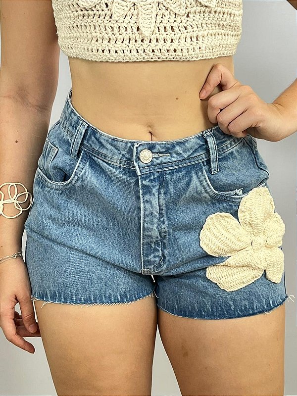 Short Jeans Flor Crochê
