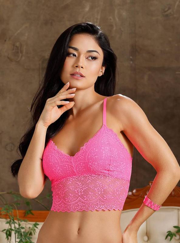 Top sem bojo, com base alongada, construído em renda elástica