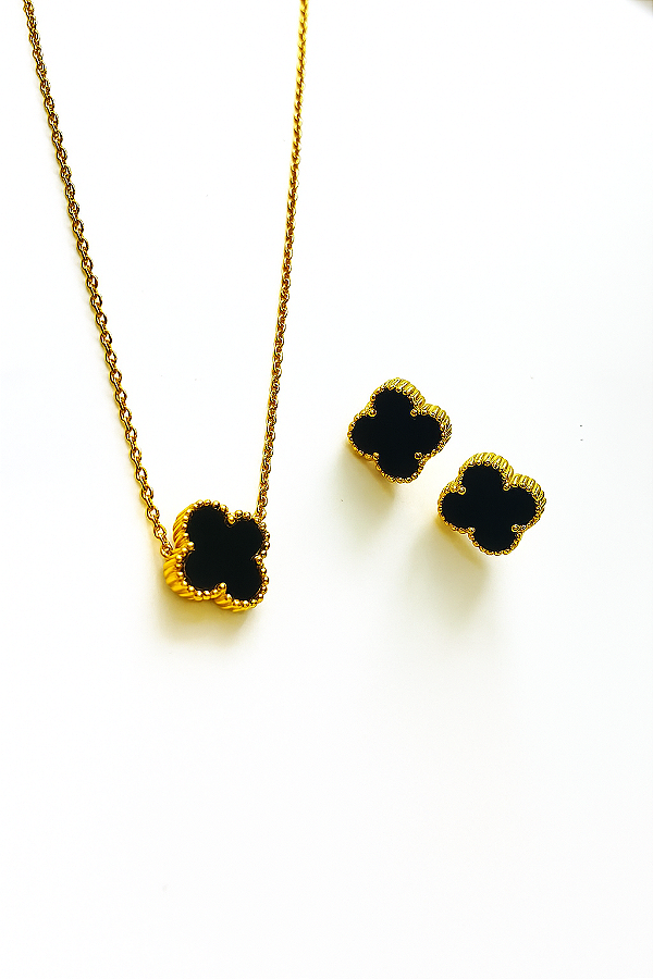 Conjunto Trevo Preto 13mm Elinhos Ovais em Aço Inox Dourado