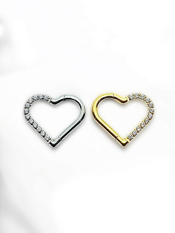 Coração Cravejado com Zircônias Titânio