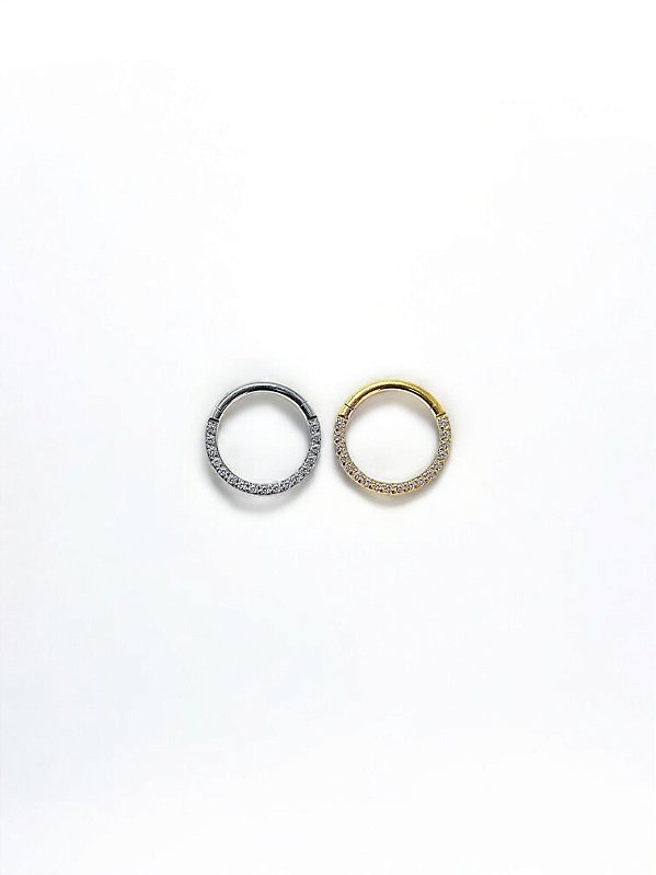 Argola Frontal Cravejada Zircônias Titânio