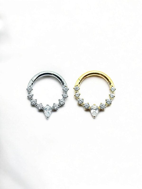 Argola Frontal Cravejado de Zircônias Pedra Central Navete Titânio