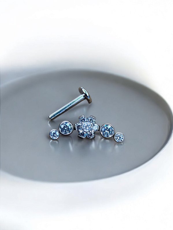 Cluster com Zircônias e Flor Titânio