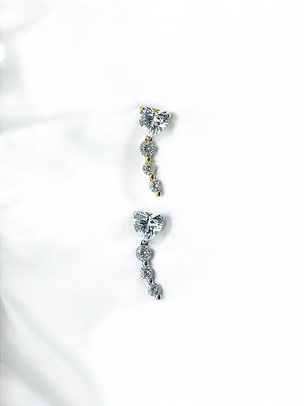 Labret Cluster Coração com 4 Zircônias Titânio