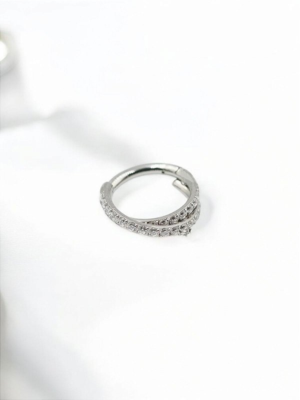 Argola Crossed Lines Cravejado Titânio