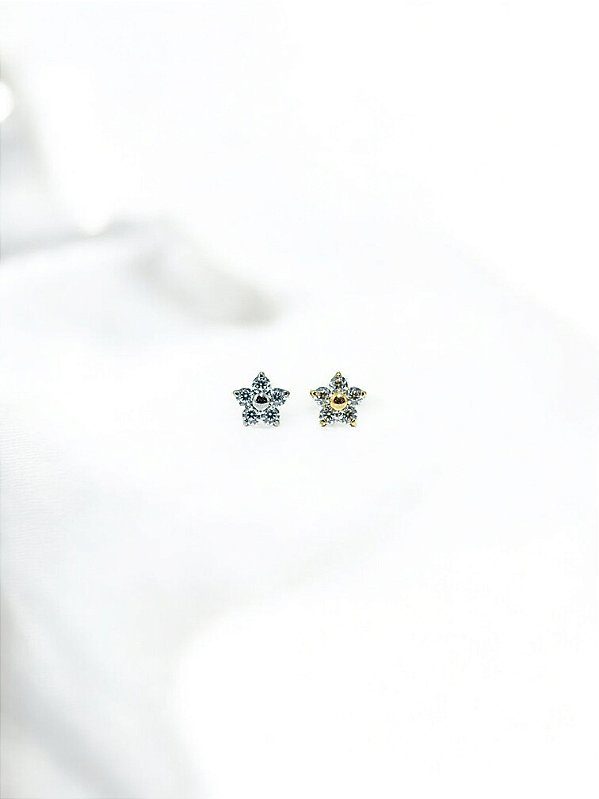 Labret Mini Flor Cravejado Titânio