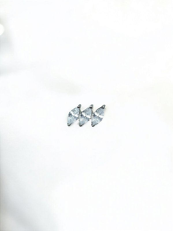 Labret Navete 3 Zircônias Titânio