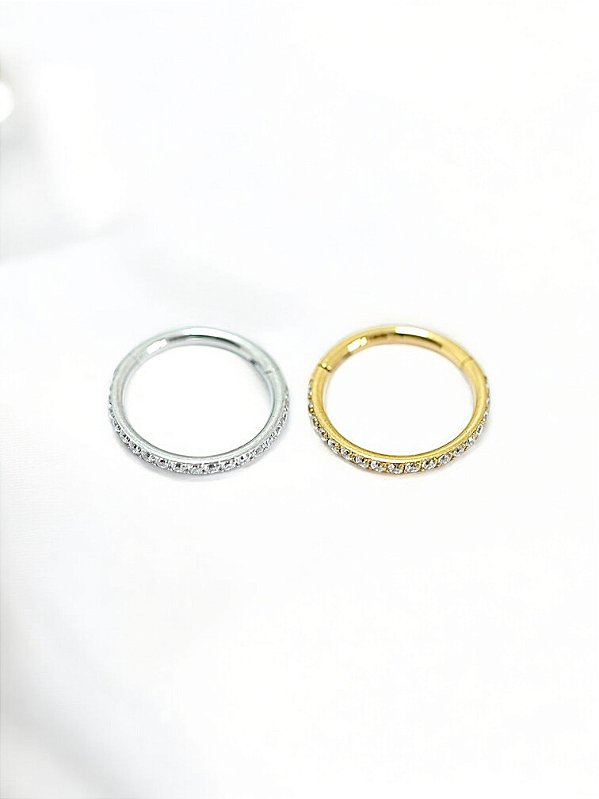 Nariz Argola Cravejado de Zircônias Titânio