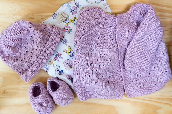 Conjuntinho tricô Ondinhas do Rio: Casaquinho, touca e sapatinhos - feito a mão