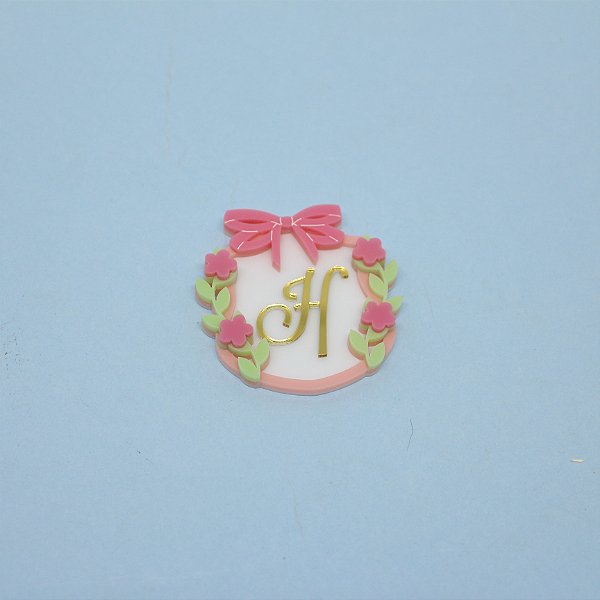 Aplique Inicial com Flores - Carrossel - 6cm - 1 unidade