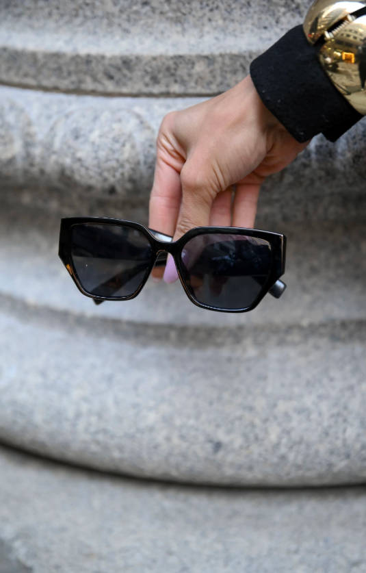 Óculos de Sol Quadrado Tina - Preto - Acetato