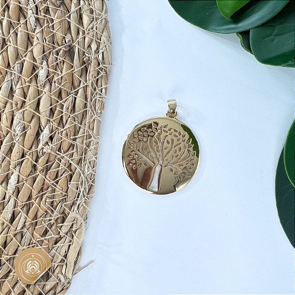 Pingente Árvore da Vida Dourado: equilíbrio entre céu e terra, crescimento e proteção.