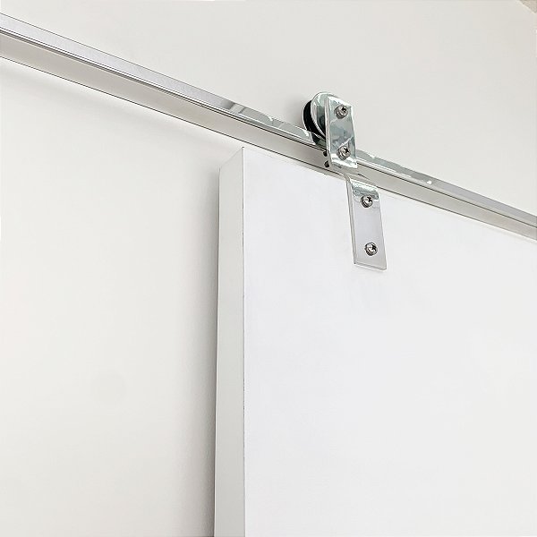 Porta Branca 90 cm + Kit de Correr 2 m + Puxador Flat 50 cm Polido