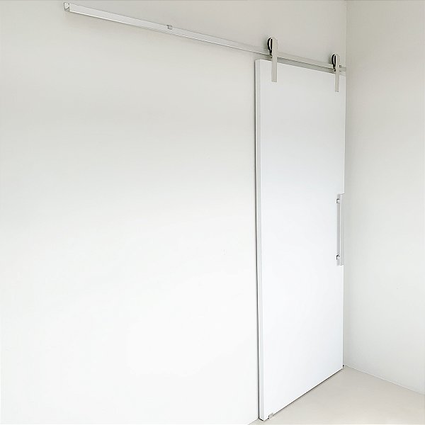 Porta Branca 100 cm + Kit de Correr Aluminum 2 m + Puxador Flat 50 cm Escovado