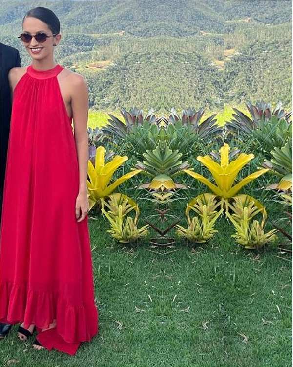 vestido assimétrico vermelho