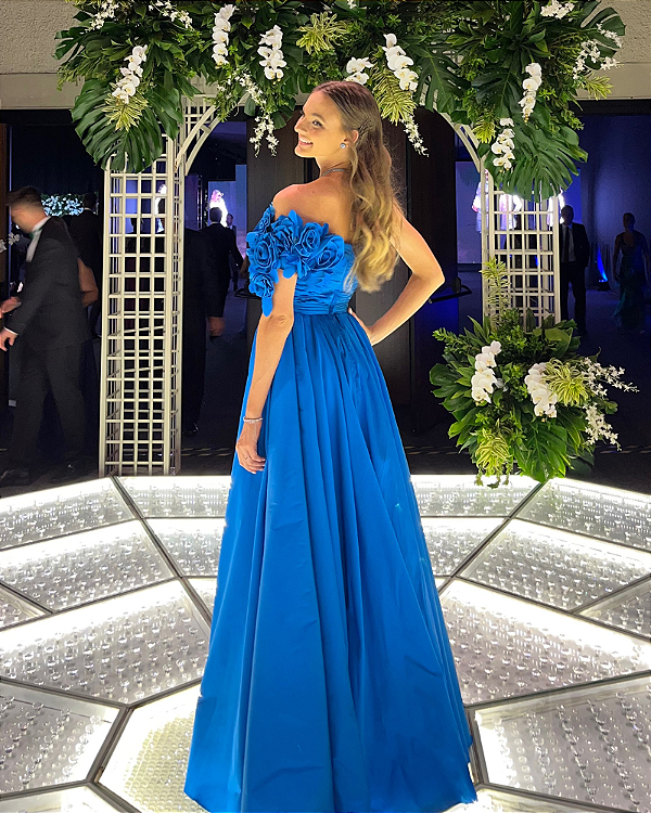 vestido azul flores drapeado