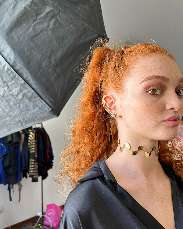 chocker dourada